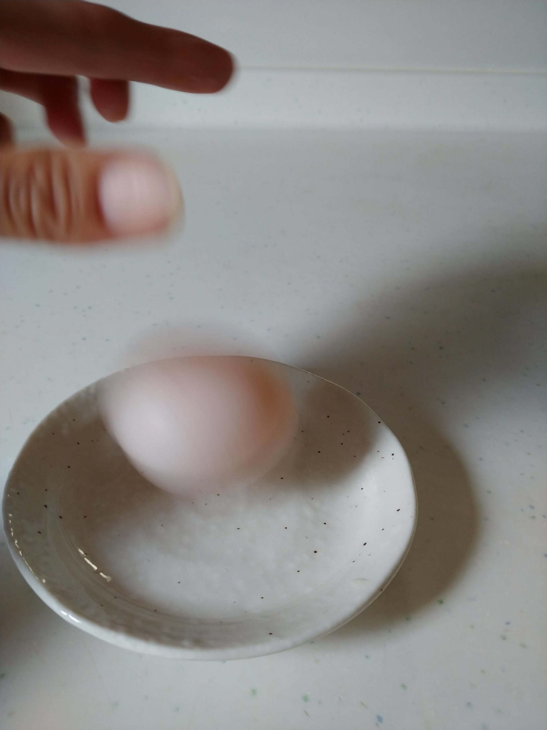 手から落とした卵